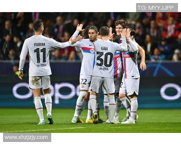 拿玻里与利物浦激战正酣双方争夺欧冠小组赛关键胜利