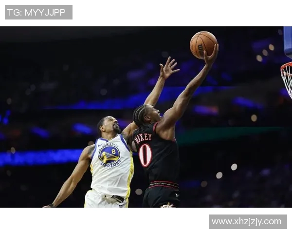 勇士与骑士常规赛精彩对决回顾球迷热议赛场表现与战术策略