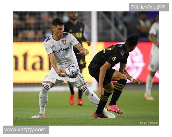 西雅图海湾人迎战洛杉矶银河展开激烈对决争夺西部季后赛席位