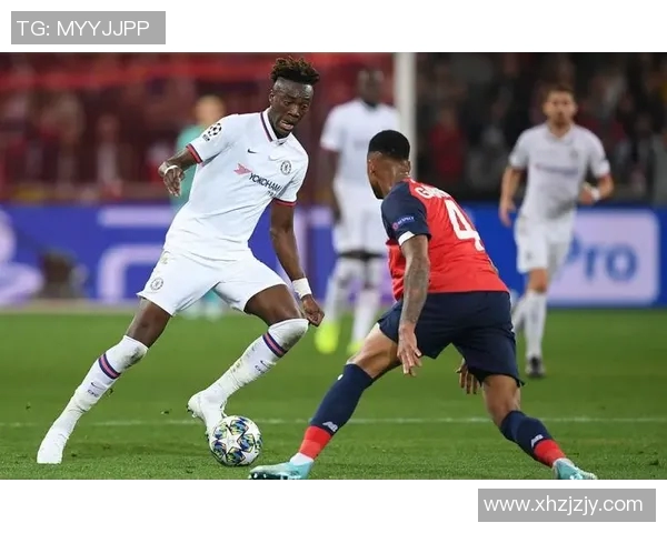 波尔图与雷亚尔激战正酣赛场比分悬念不断引人关注