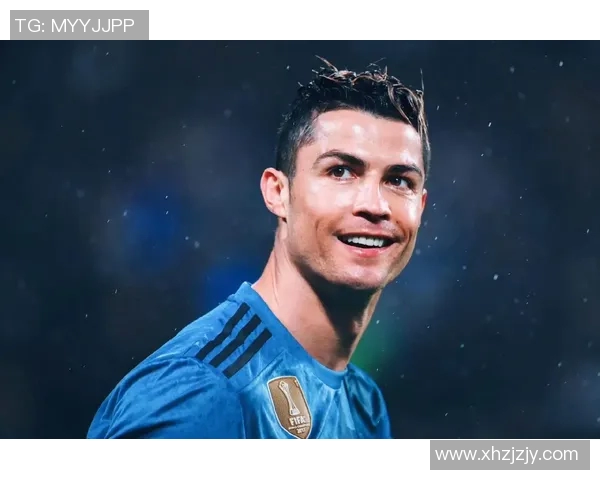 欧冠赛场惊现奇葩一幕球迷冲入场内强抢C罗球衣 欧冠赛场惊现奇葩一幕球迷冲入场内强抢C罗球衣